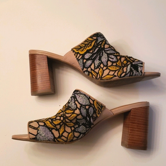 Crown Vintage Clara Embroidered Floral Mule Block Heels - Picture 6 of 6